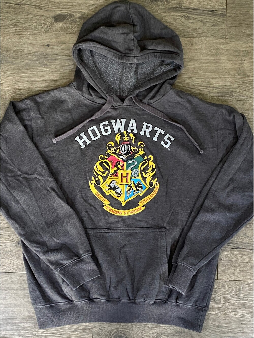 Harry Potter Hogwarts Crest Hoodie Mens M Charcoal Gray Wizarding World